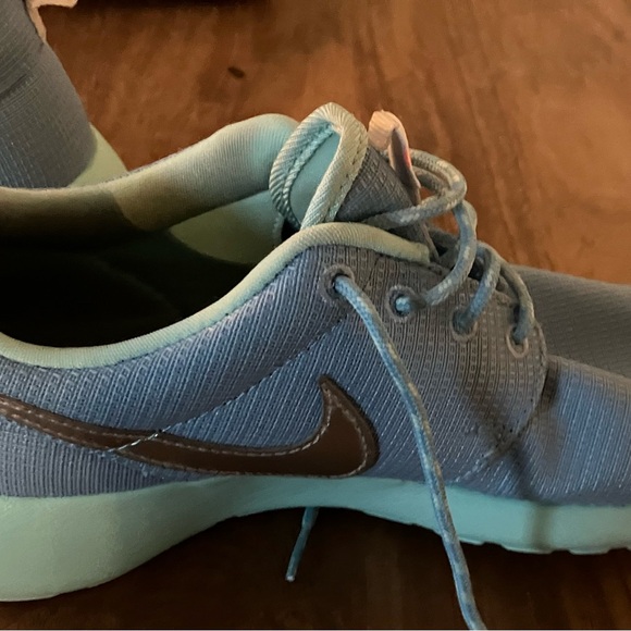 Used 2015 Nike Roshe Run Baby Blue Athletic Sneakers Sz US 7Y , ID = 599729-405. - Picture 12 of 13
